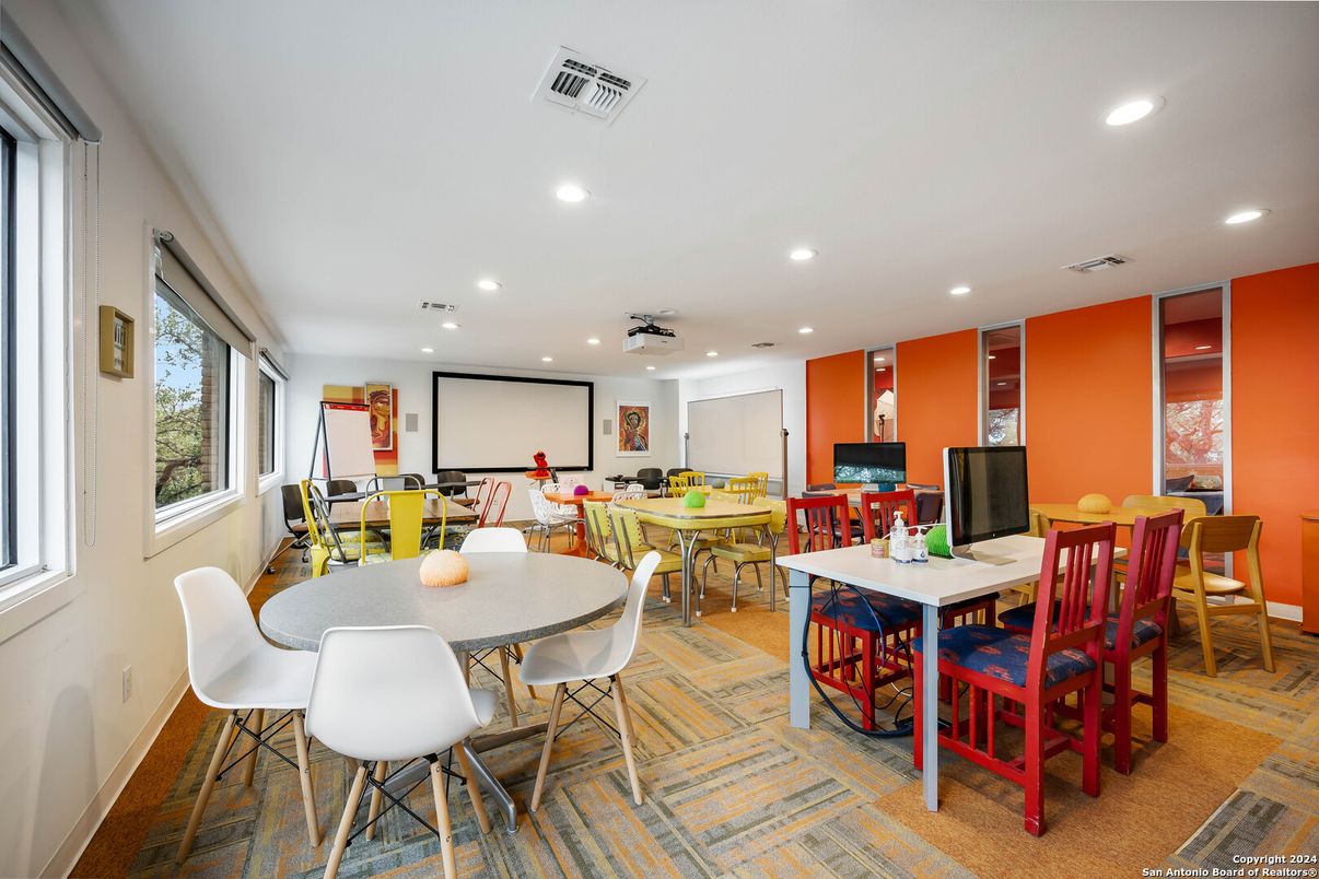 Dining room, Interior, Projection Screen, Recessed Lighting