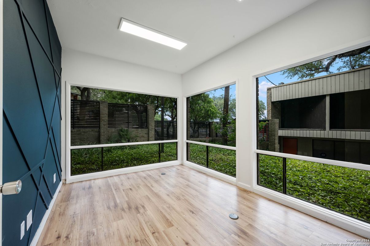 Empty room, Interior, Recessed Lighting, Sun Room, Wood Texture Flooring
