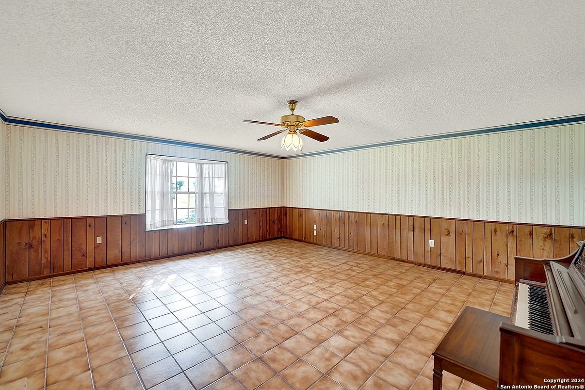 Empty room, Interior, Piano, Wooden Walls