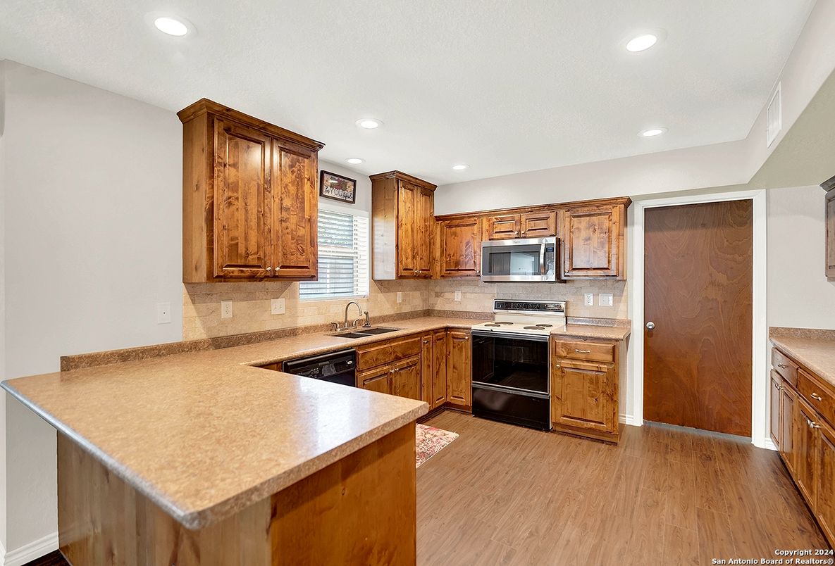 Interior, Kitchen, Recessed Lighting, Wood Texture Flooring