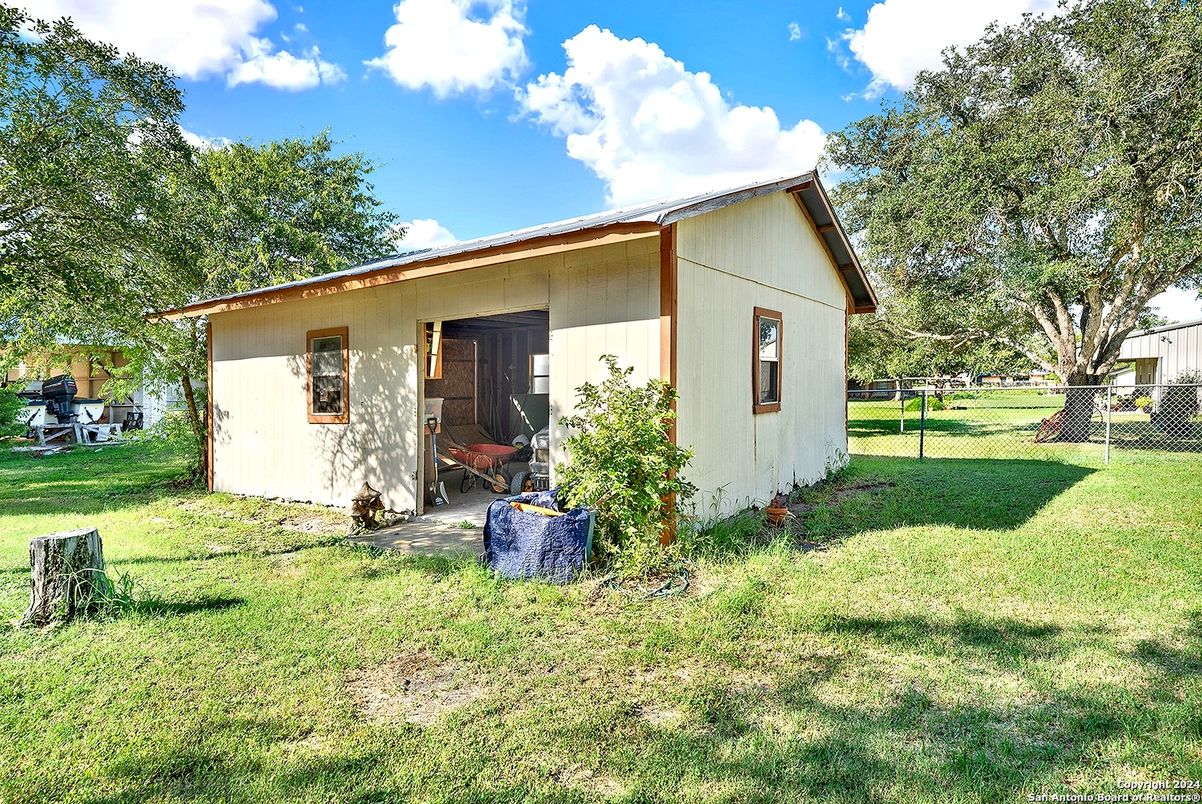 Backyard, Exterior