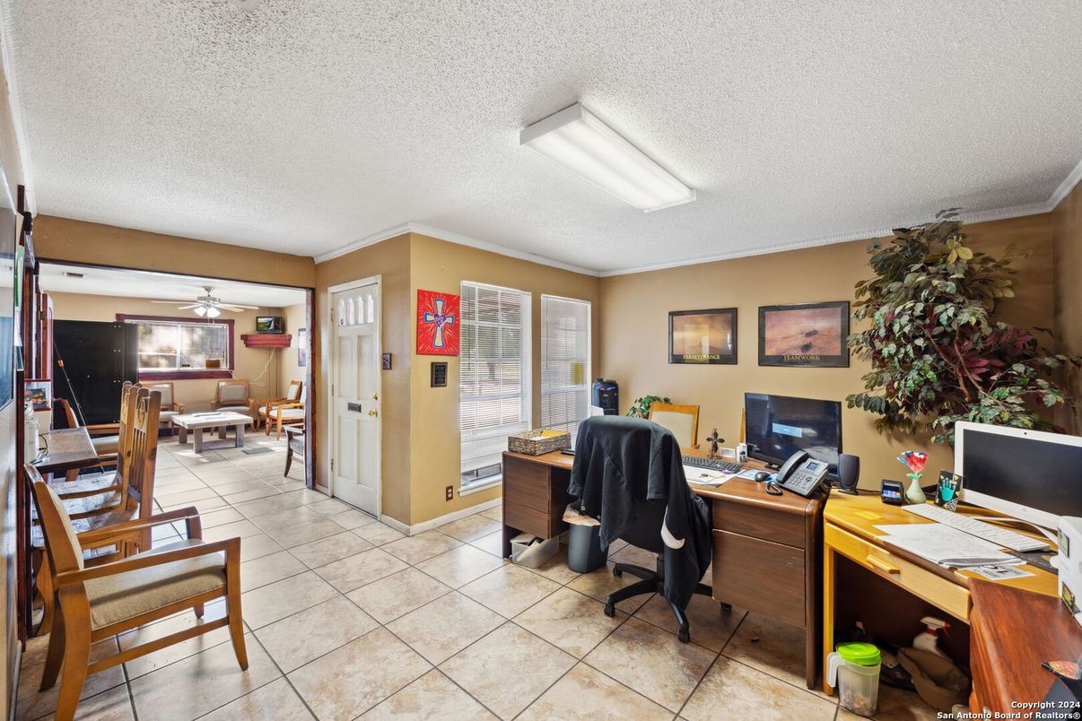 Home Office, Interior