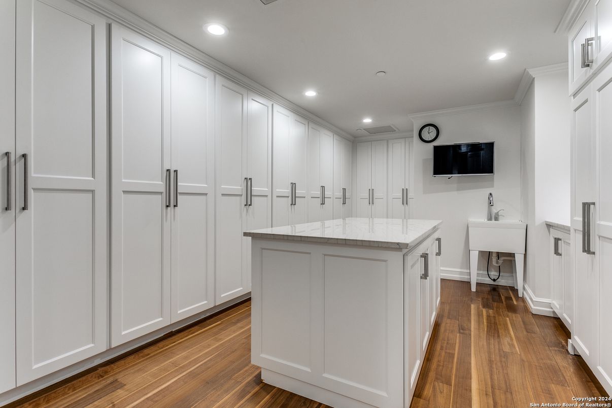 Interior, Recessed Lighting, Wood Texture Flooring