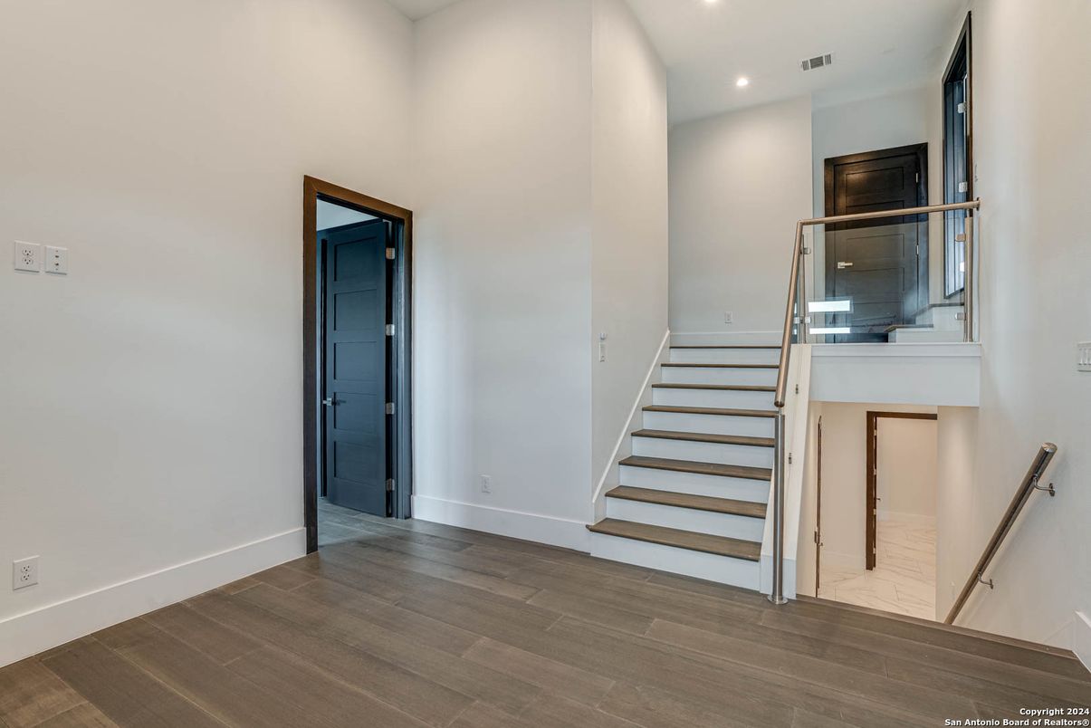 Interior, Recessed Lighting, Wood Texture Flooring