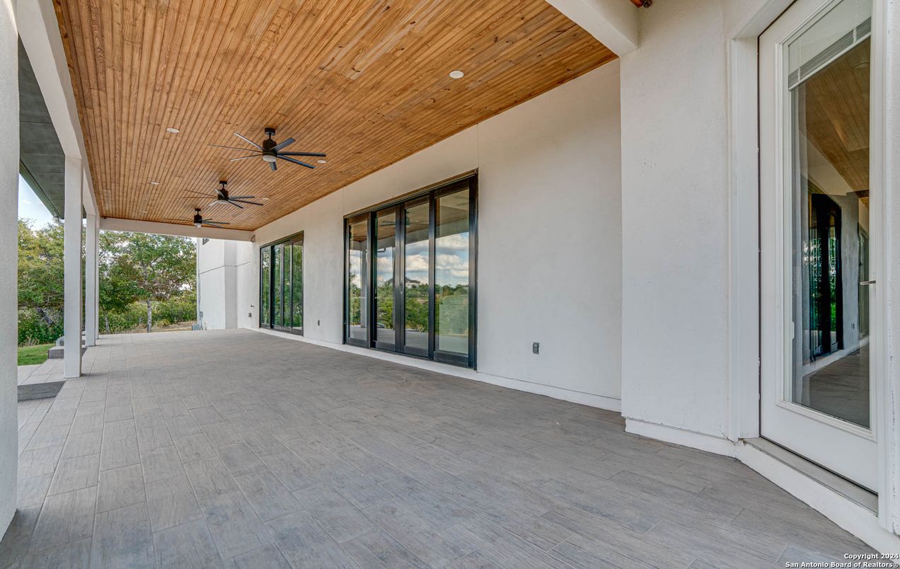 Empty room, Interior, Recessed Lighting, Wooden Ceilings
