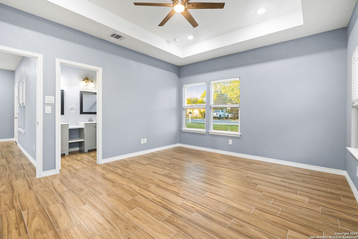Empty room, Interior, Recessed Lighting, Wood Texture Flooring