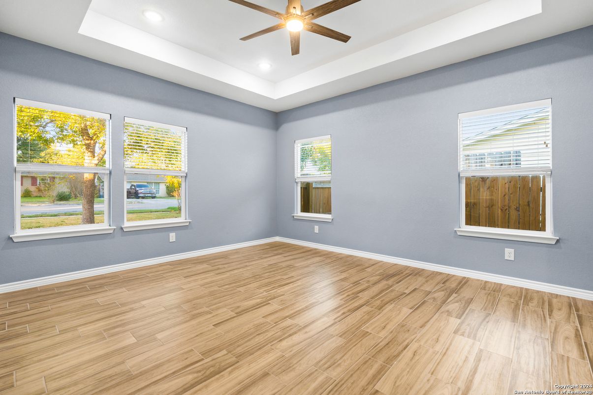 Empty room, Interior, Recessed Lighting, Wood Texture Flooring