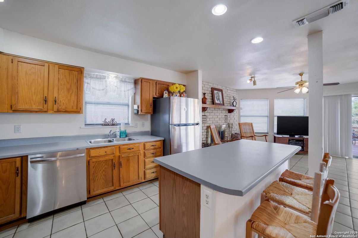 Dining room, Interior, Kitchen, Recessed Lighting, Stainless Steel Appliances