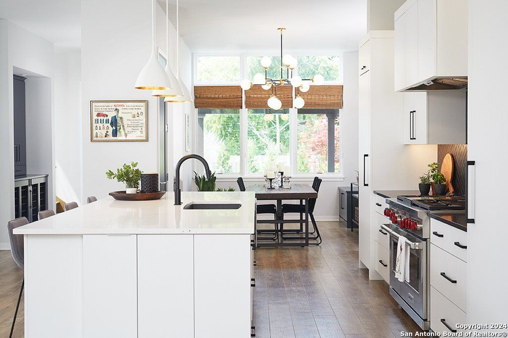 Chandelier, Dining room, Interior, Kitchen, Pendant Lights, Stainless Steel Appliances, Wood Texture Flooring