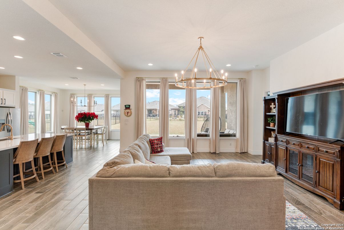 Chandelier, Dining room, Interior, Living room, Pendant Lights, Recessed Lighting, Wood Texture Flooring