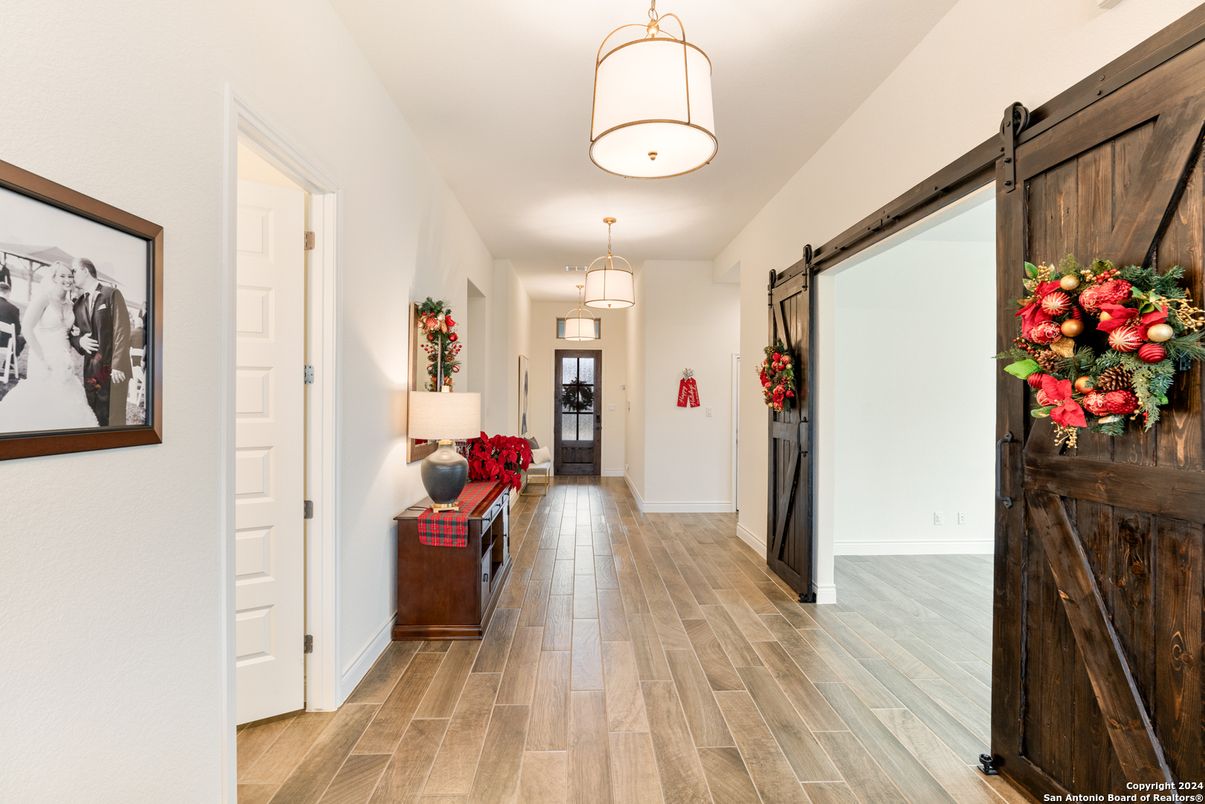Interior, Pendant Lights, Wood Texture Flooring