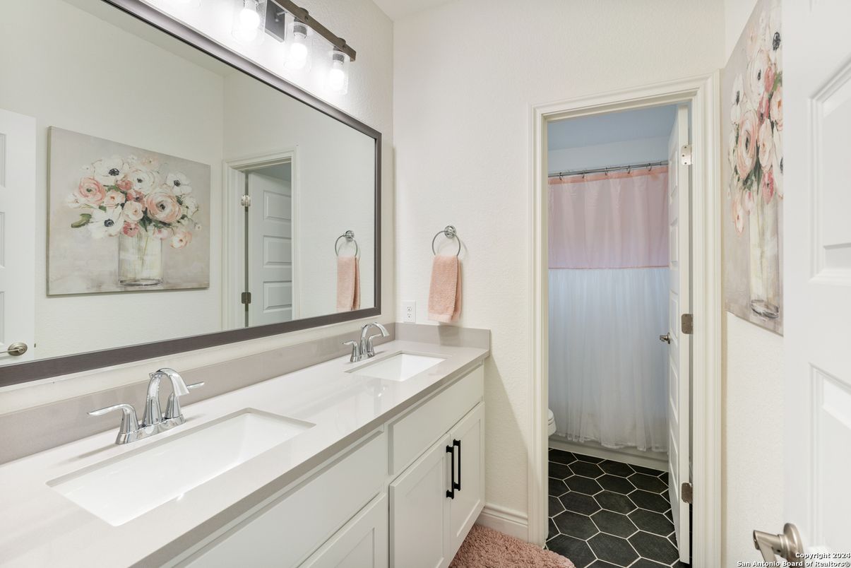 Bathroom, Dual Sink Vanities, Interior