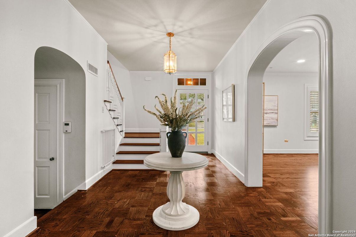 Interior, Pendant Lights, Recessed Lighting, Wood Texture Flooring