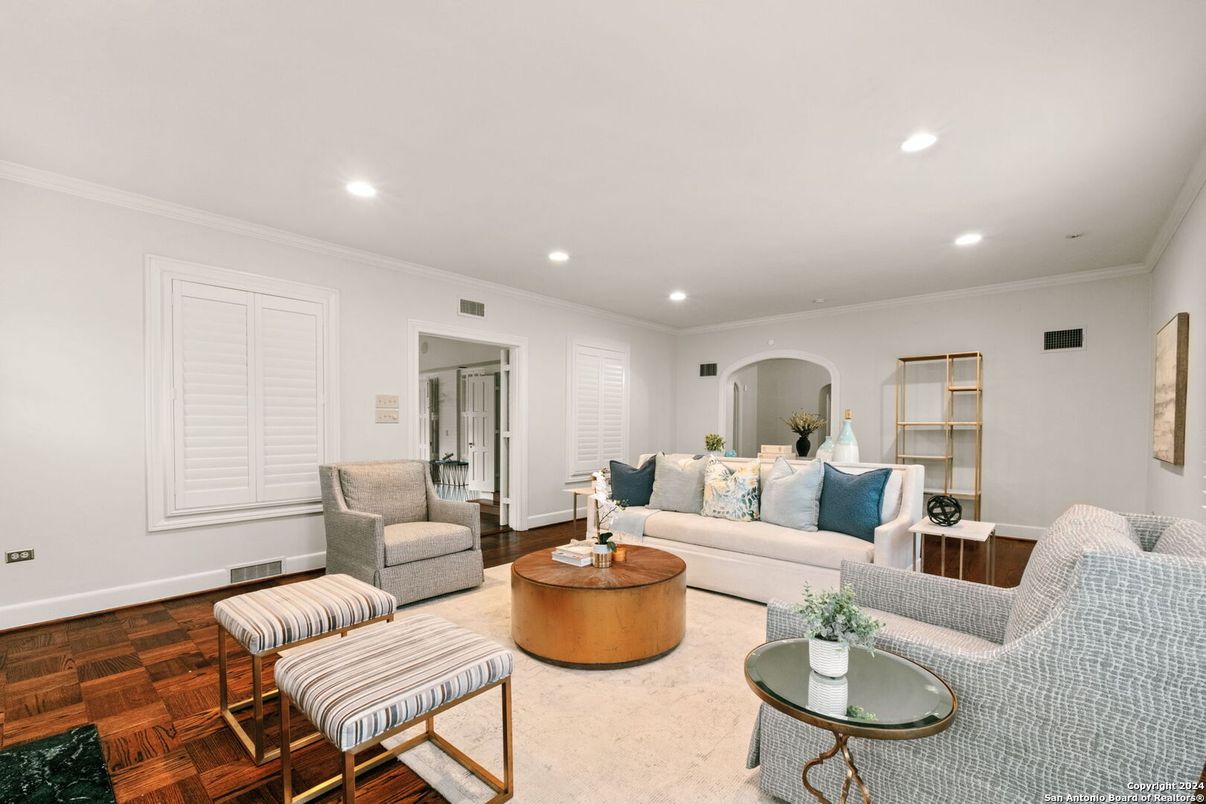 Interior, Living room, Recessed Lighting, Wood Texture Flooring