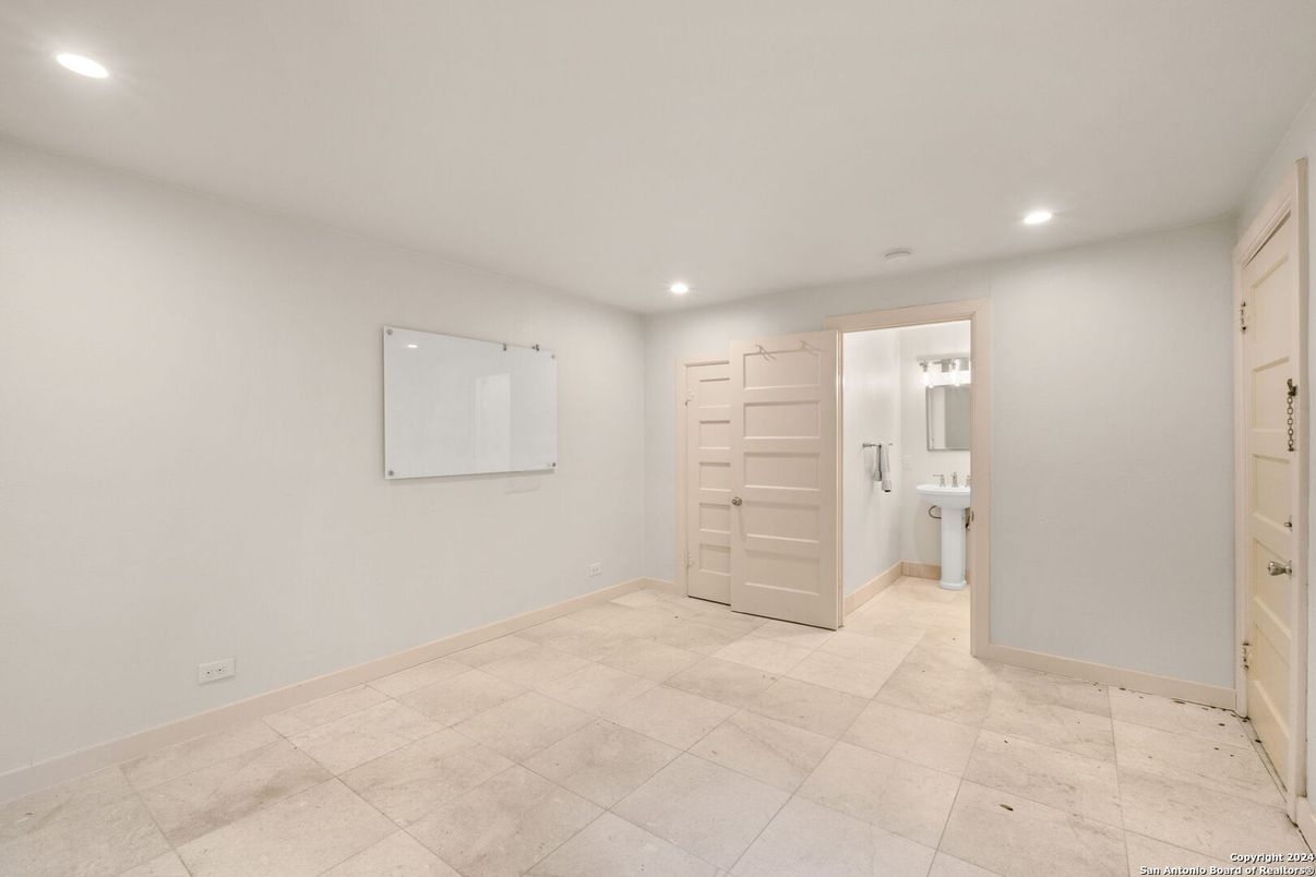 Bathroom, Empty room, Interior, Recessed Lighting