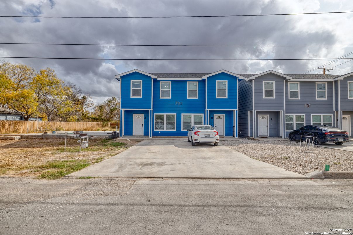 Attached, Exterior, Facade, Rowhouse