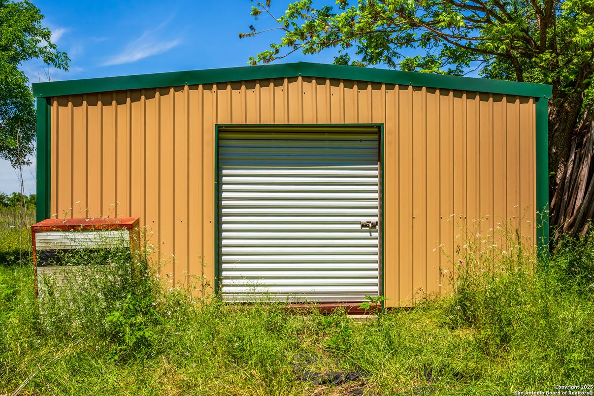 Detached Garage, Exterior