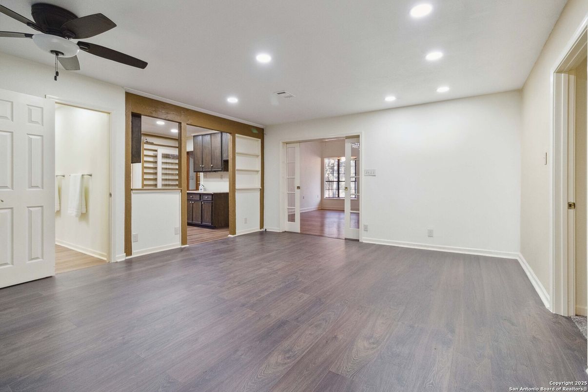 Empty room, Interior, Recessed Lighting, Wood Texture Flooring