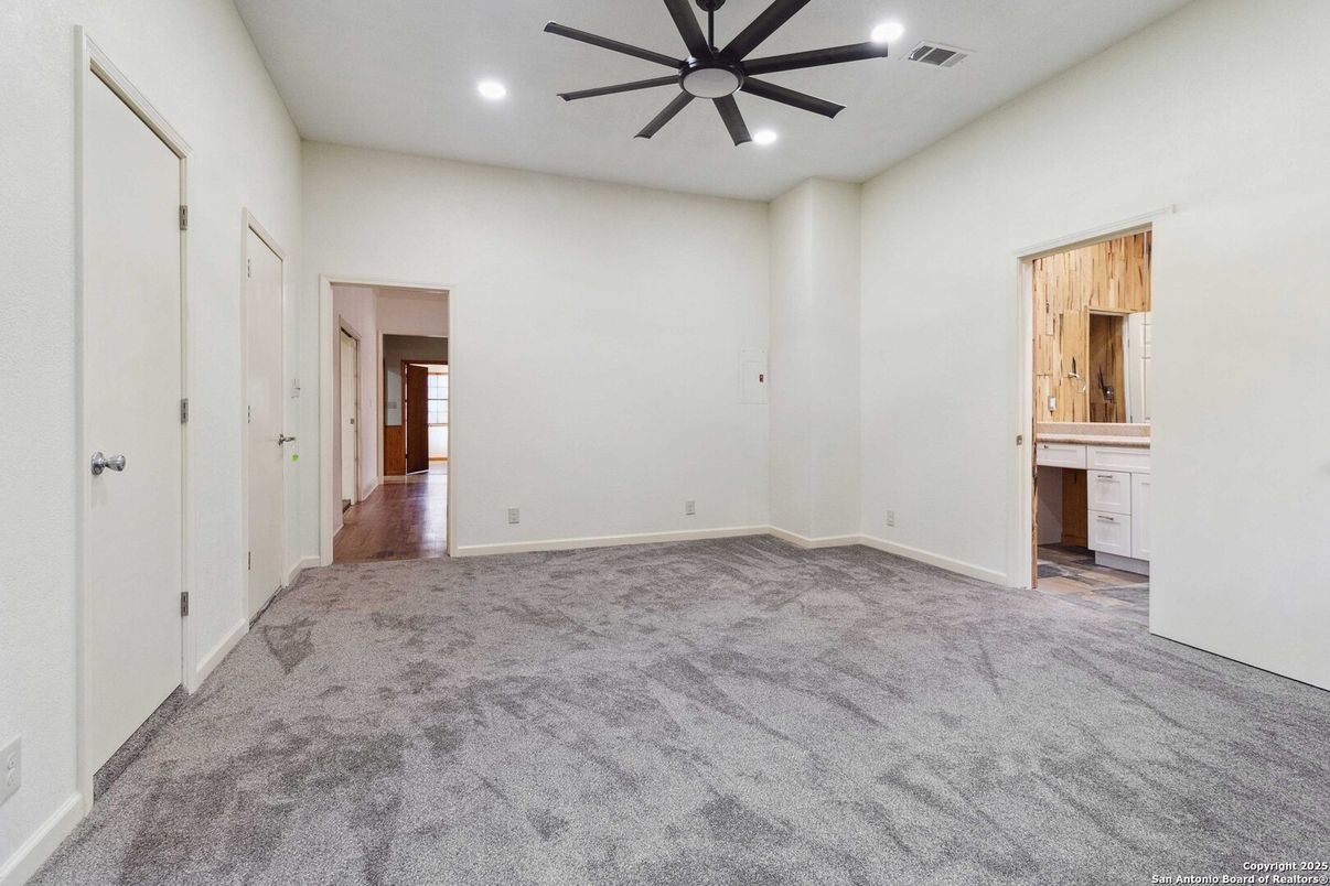 Bathroom, Empty room, Interior, Recessed Lighting