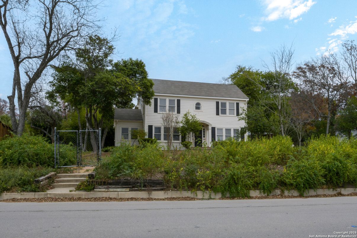 Exterior, Facade, Georgian