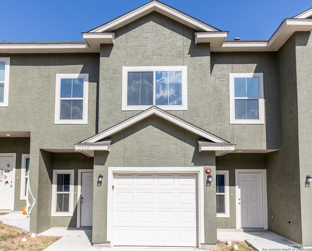 Attached, Exterior, Facade, Rowhouse