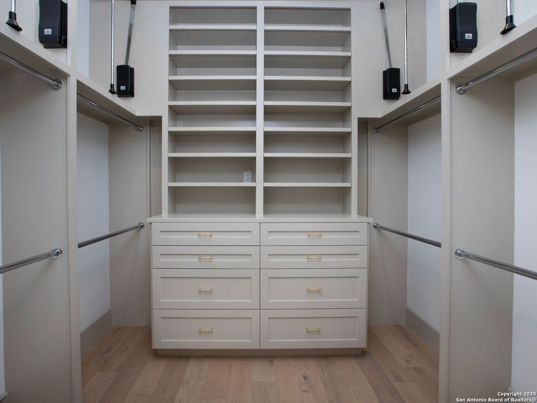 Interior, Walk-in Closets, Wood Texture Flooring