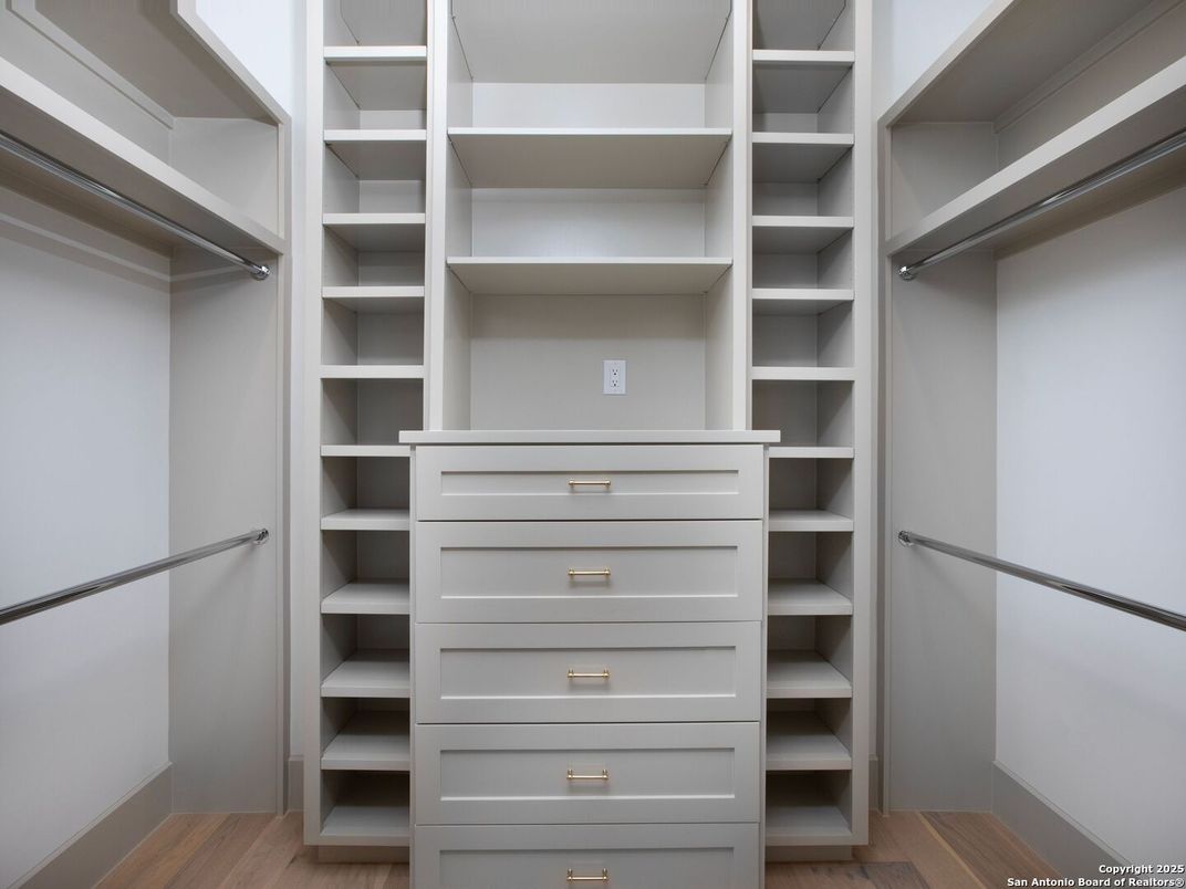 Interior, Walk-in Closets, Wood Texture Flooring