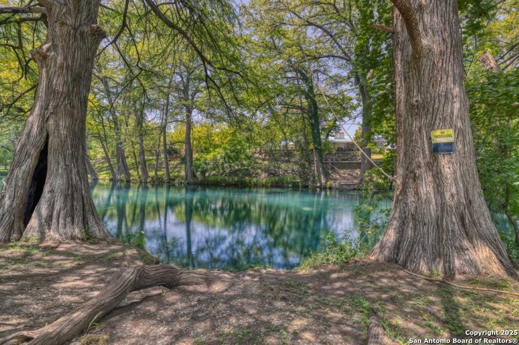 Exterior, Lake