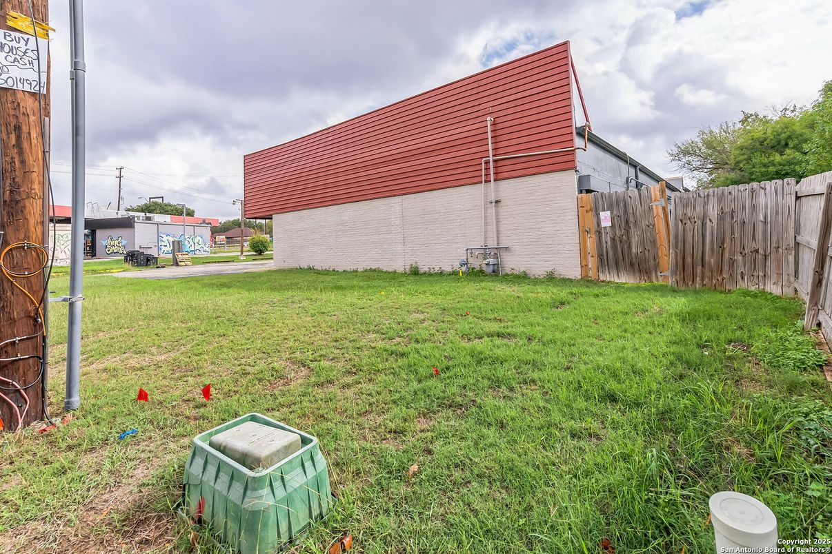 Backyard, Exterior