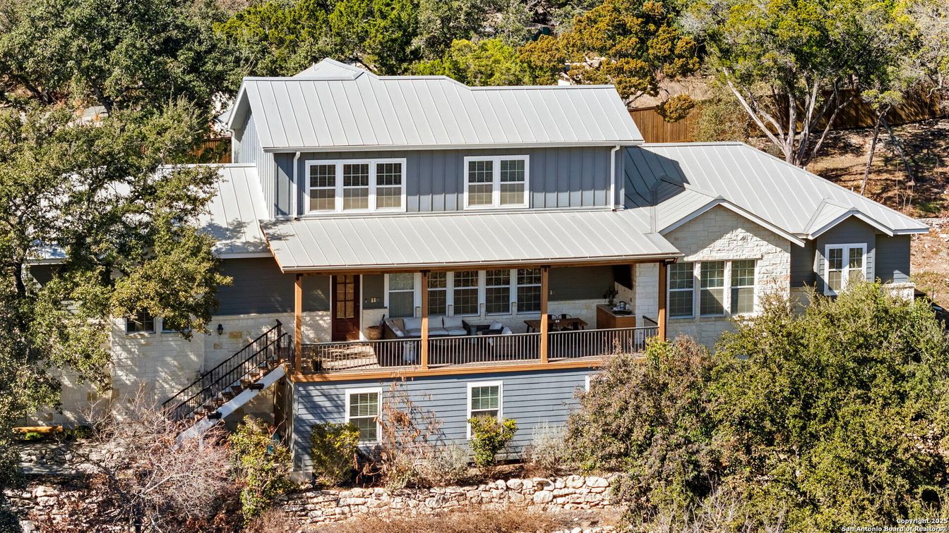 Exterior, Facade, Farmhouse
