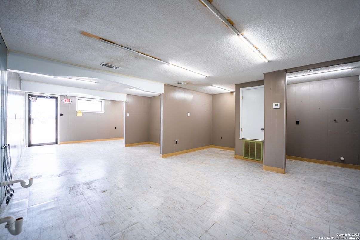 Elevator, Empty room, Interior