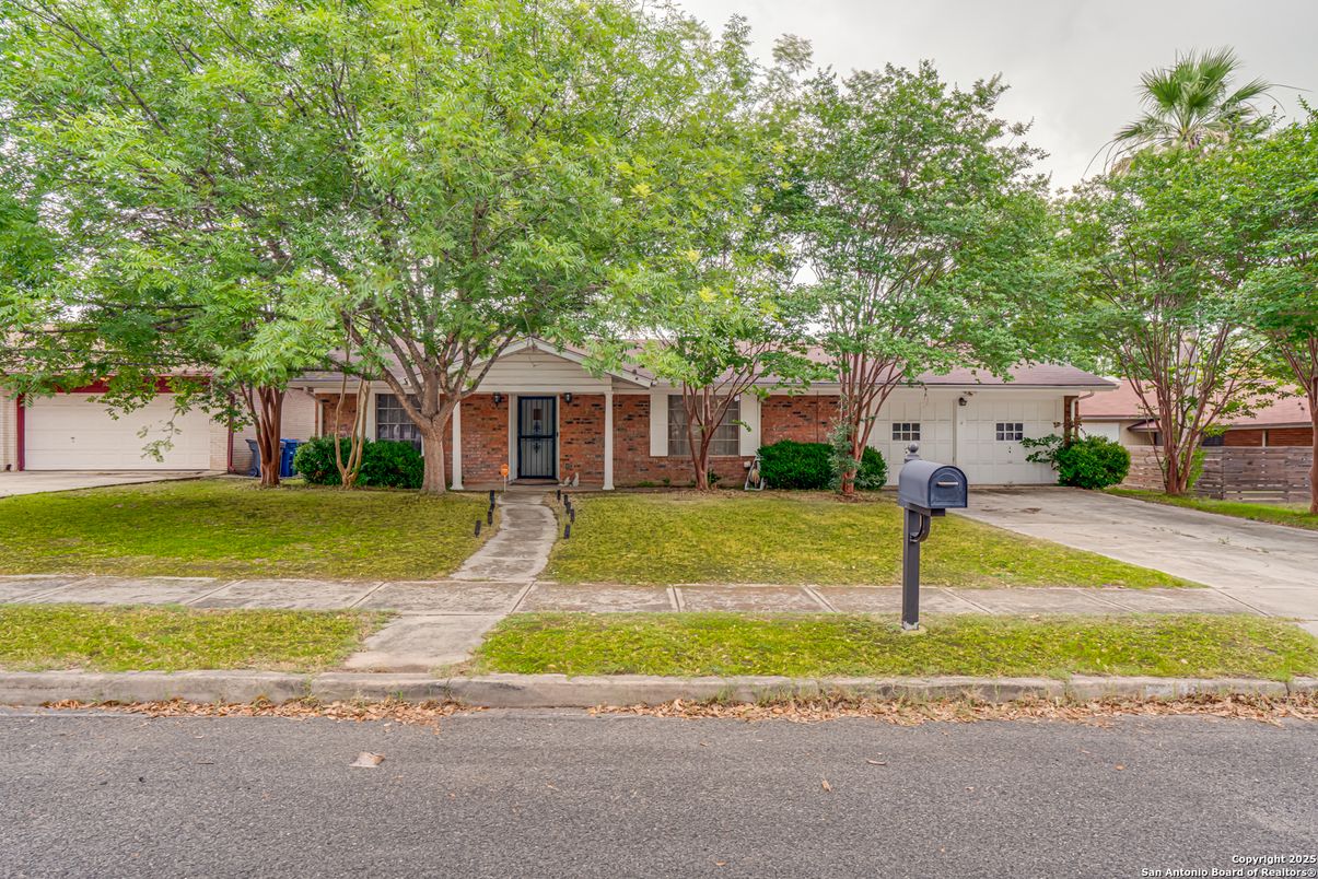 Attached, Exterior, Facade, Brick Facade, Ranch