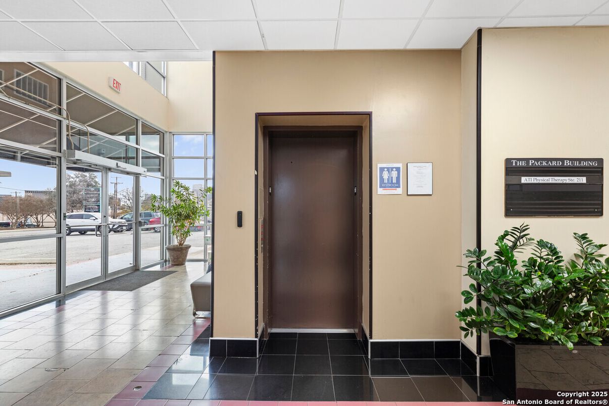 Elevator, Interior