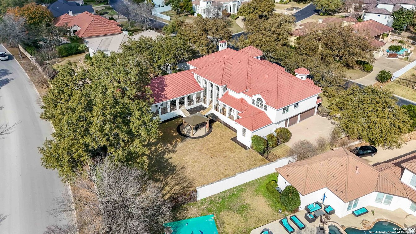 Exterior, Drone