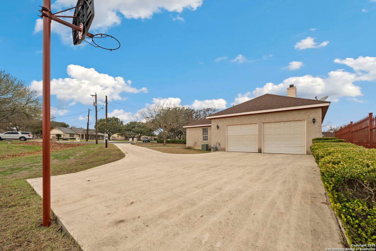 Detached Garage, Exterior