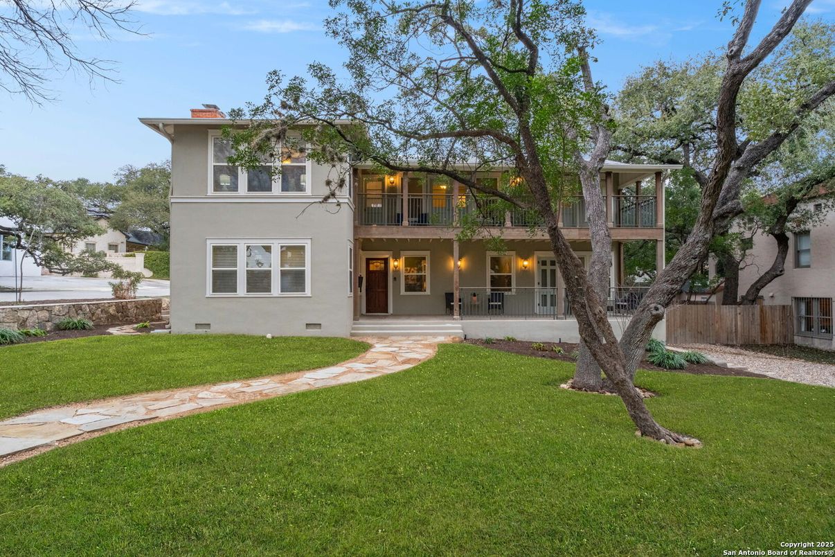 Backyard, Exterior, Facade, Modern