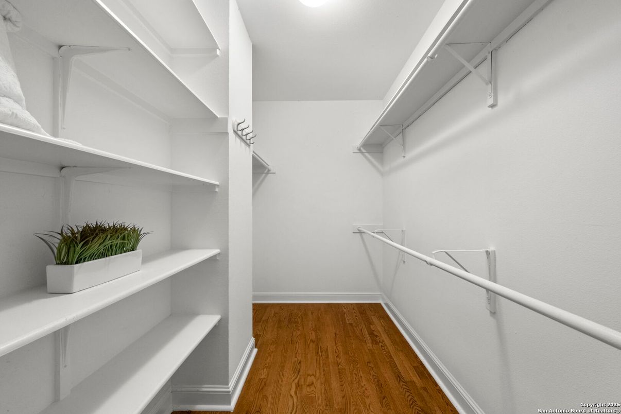 Interior, Walk-in Closets, Wood Texture Flooring
