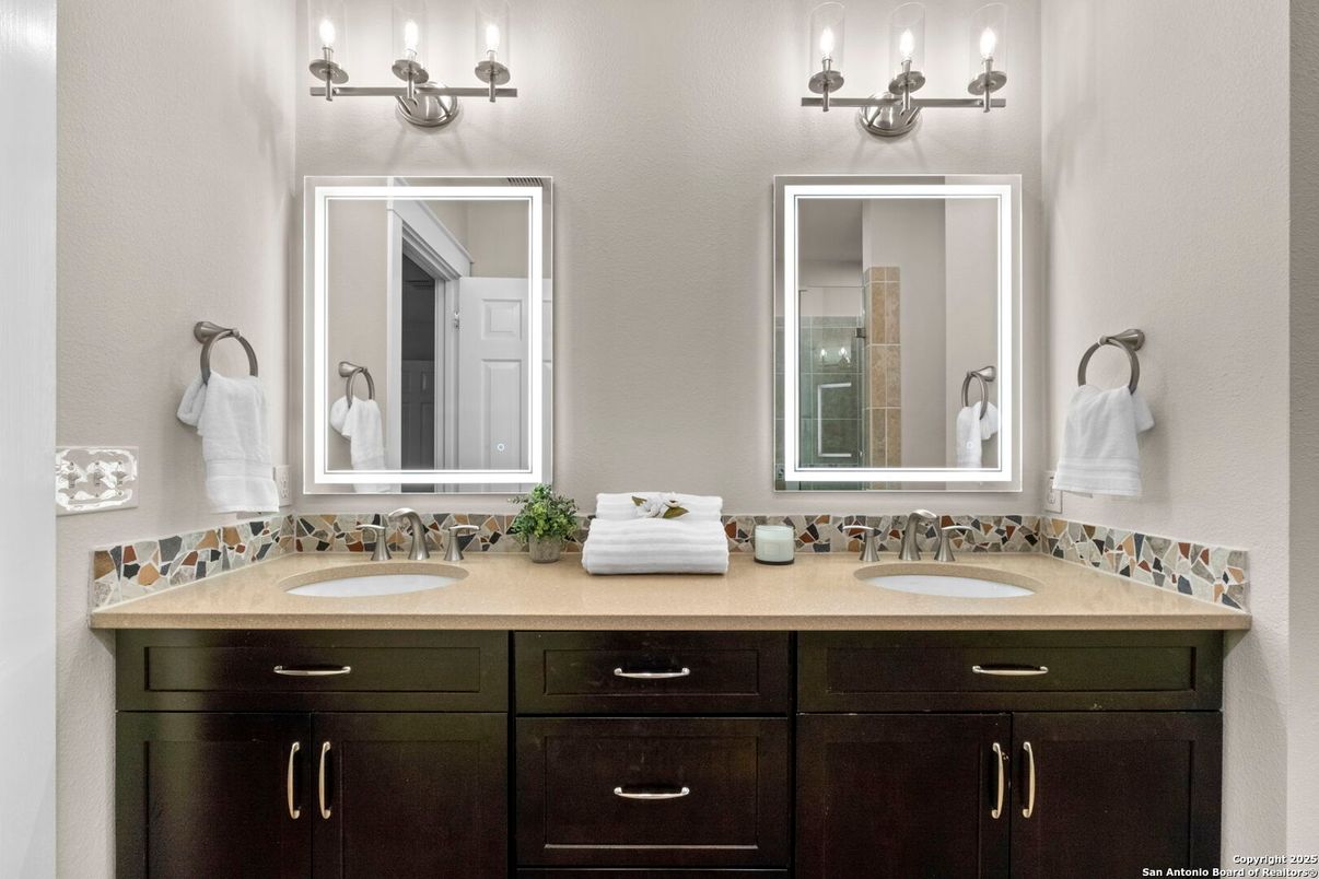 Bathroom, Dual Sink Vanities, Interior