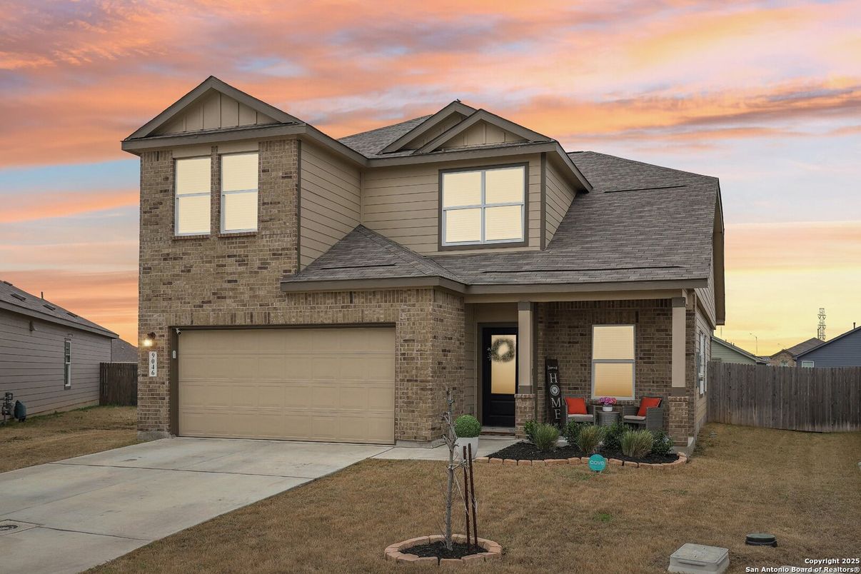 Attached, Exterior, Facade, Brick Traditional