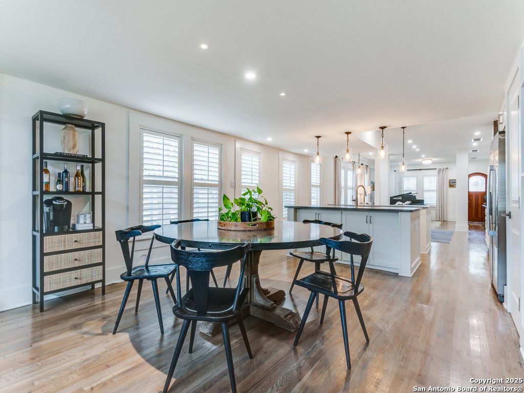 Dining room, Interior, Kitchen, Pendant Lights, Recessed Lighting, Wood Texture Flooring