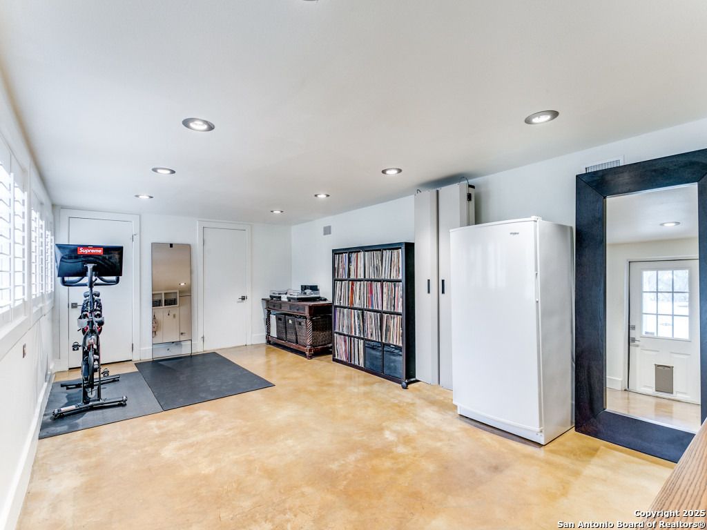Fitness Equipment, Interior, Recessed Lighting
