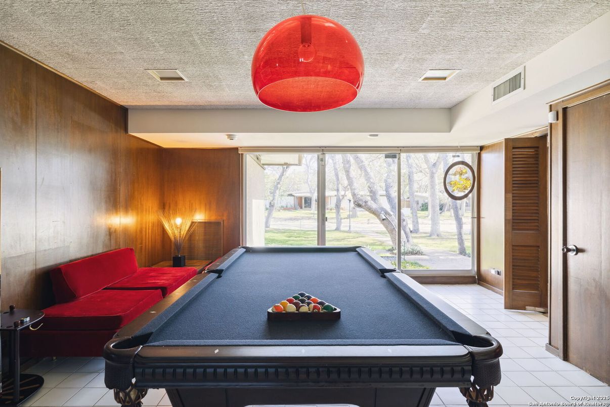 Billiard Table, Game Room, Interior