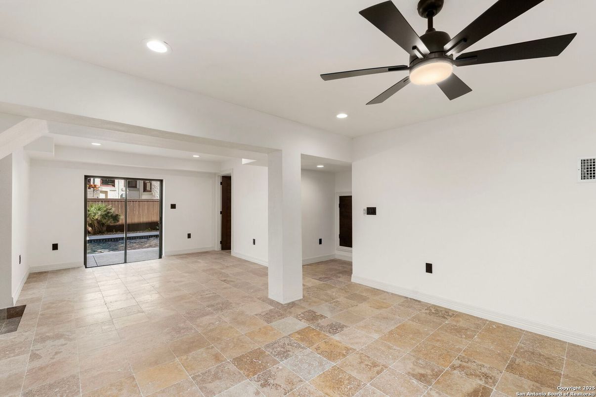 Empty room, Interior, Recessed Lighting
