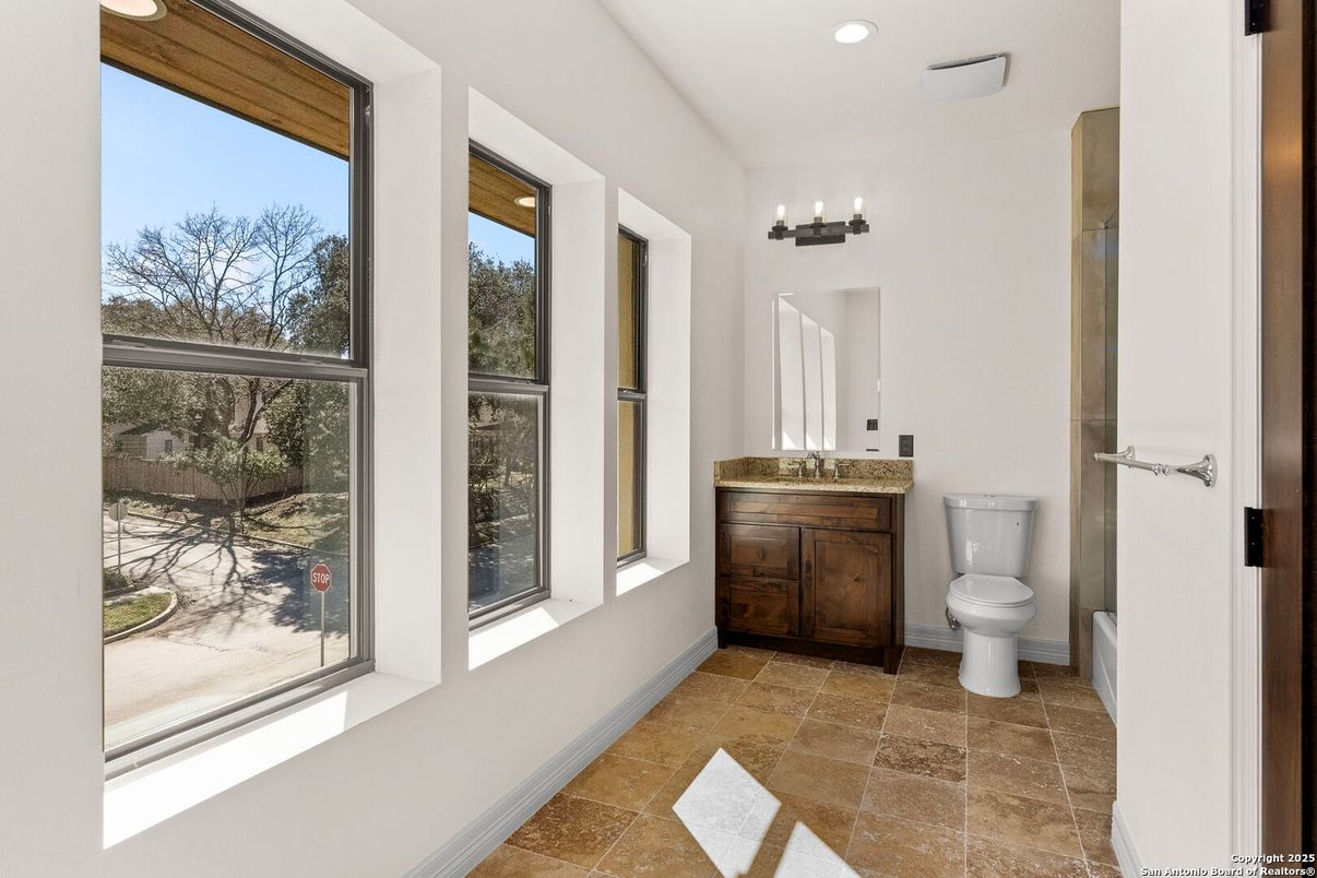 Bathroom, Interior, Recessed Lighting