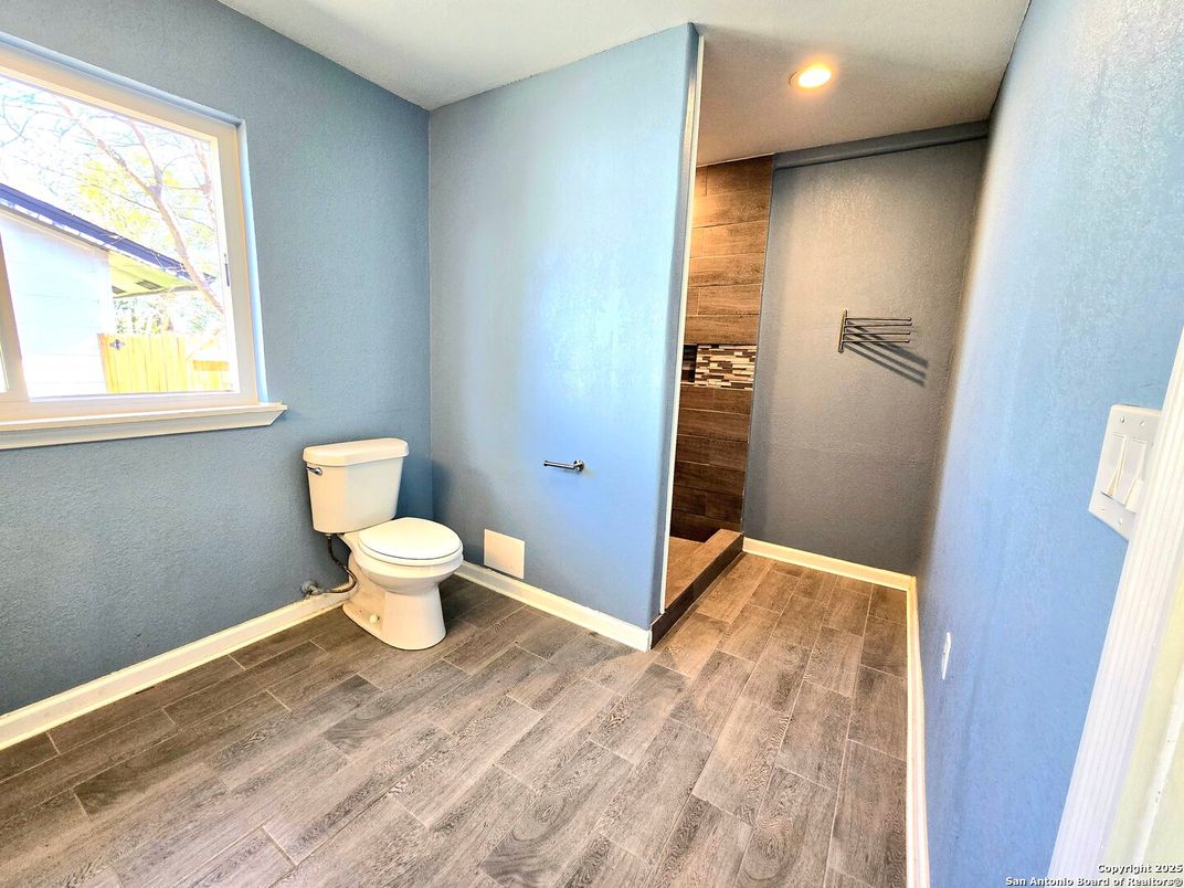 Bathroom, Interior, Recessed Lighting, Wood Texture Flooring