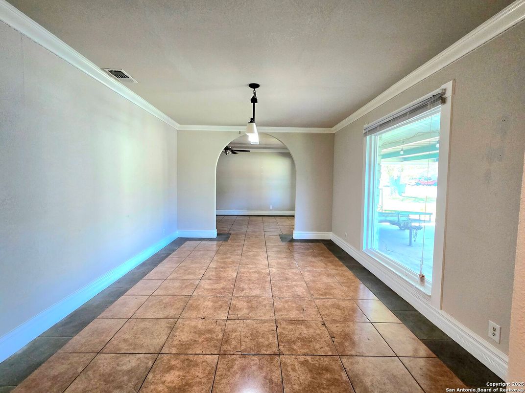 Empty room, Interior, Pendant Lights