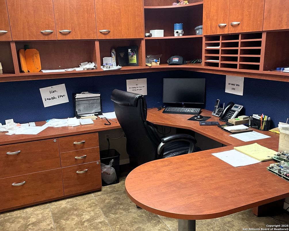 Home Office, Interior
