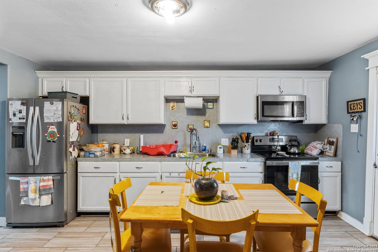Dining room, Interior, Kitchen, Stainless Steel Appliances