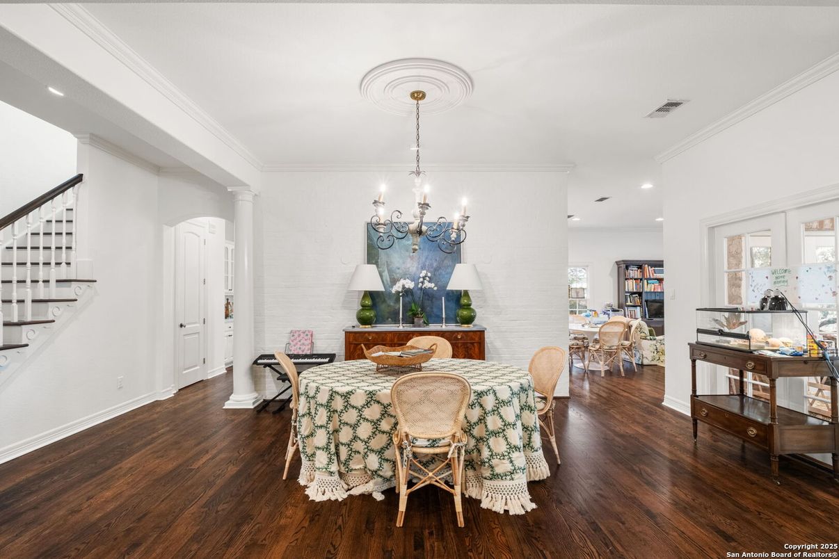 Chandelier, Dining room, Interior, Recessed Lighting, Wood Texture Flooring