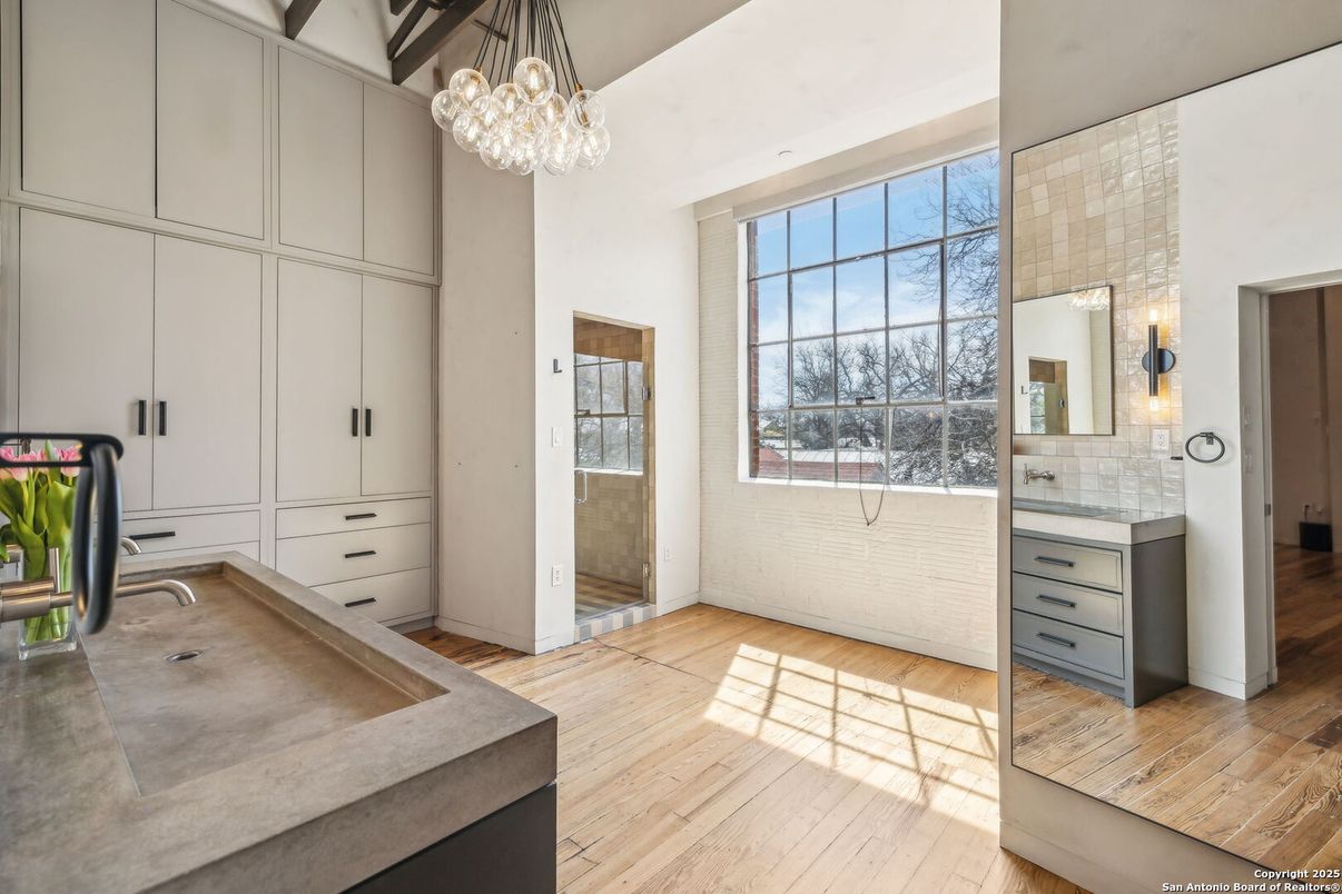 Bathroom, Interior, Pendant Lights, Wood Texture Flooring
